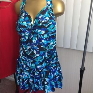 SOLD!!!     NWOT Jaclyn Smith SWIM DRESS with privacy pads